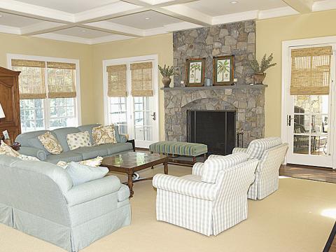 Expansive living room for Ballard + Mensua's Stanmore Dr. project