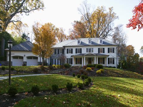 A Selkirk Dr home by Frank M Bell