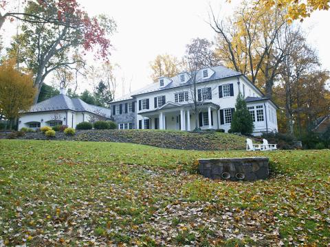 A Selkirk Dr home by Frank M Bell