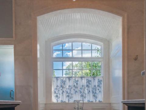 master bathtub with chandelier - McLean waterfront - Graham project