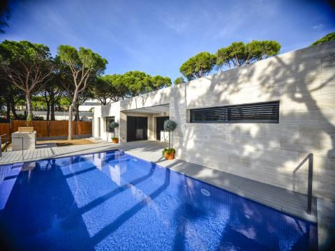 private backyard pool and poolhouse - Ballard & Mensua