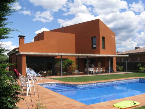 left exterior backyard view - the red house - Ballard & Mensua Architecture