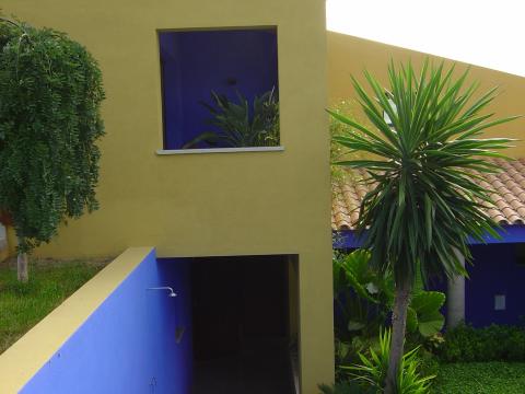 courtyard shower detail - Costa Brava Project - Ballard & Mensua 