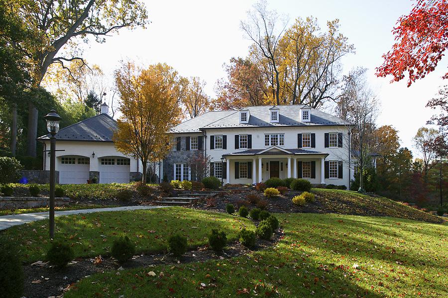 A Selkirk Dr home by Frank M Bell