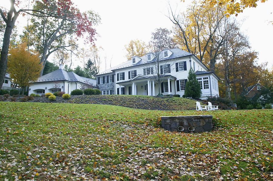 A Selkirk Dr home by Frank M Bell