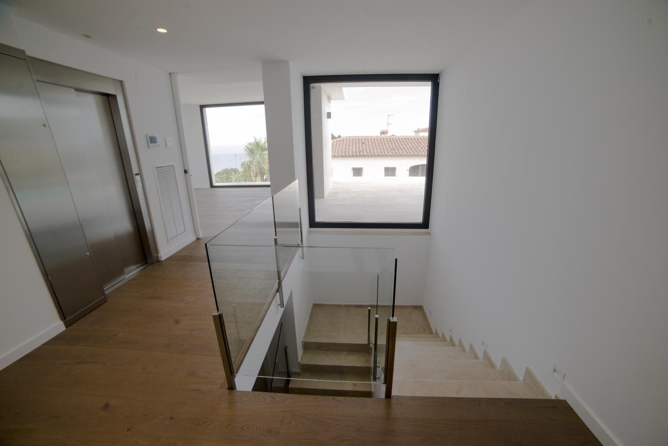 stairwell view - Costa Brava Overlook - Ballard & Mensua Architecture