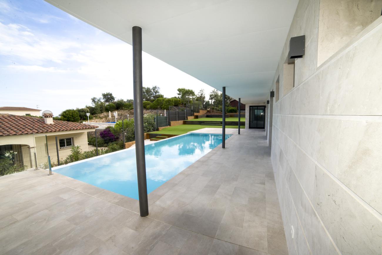 swimming pool and back porch - Costa Brava Overlook - Ballard & Mensua Architecture