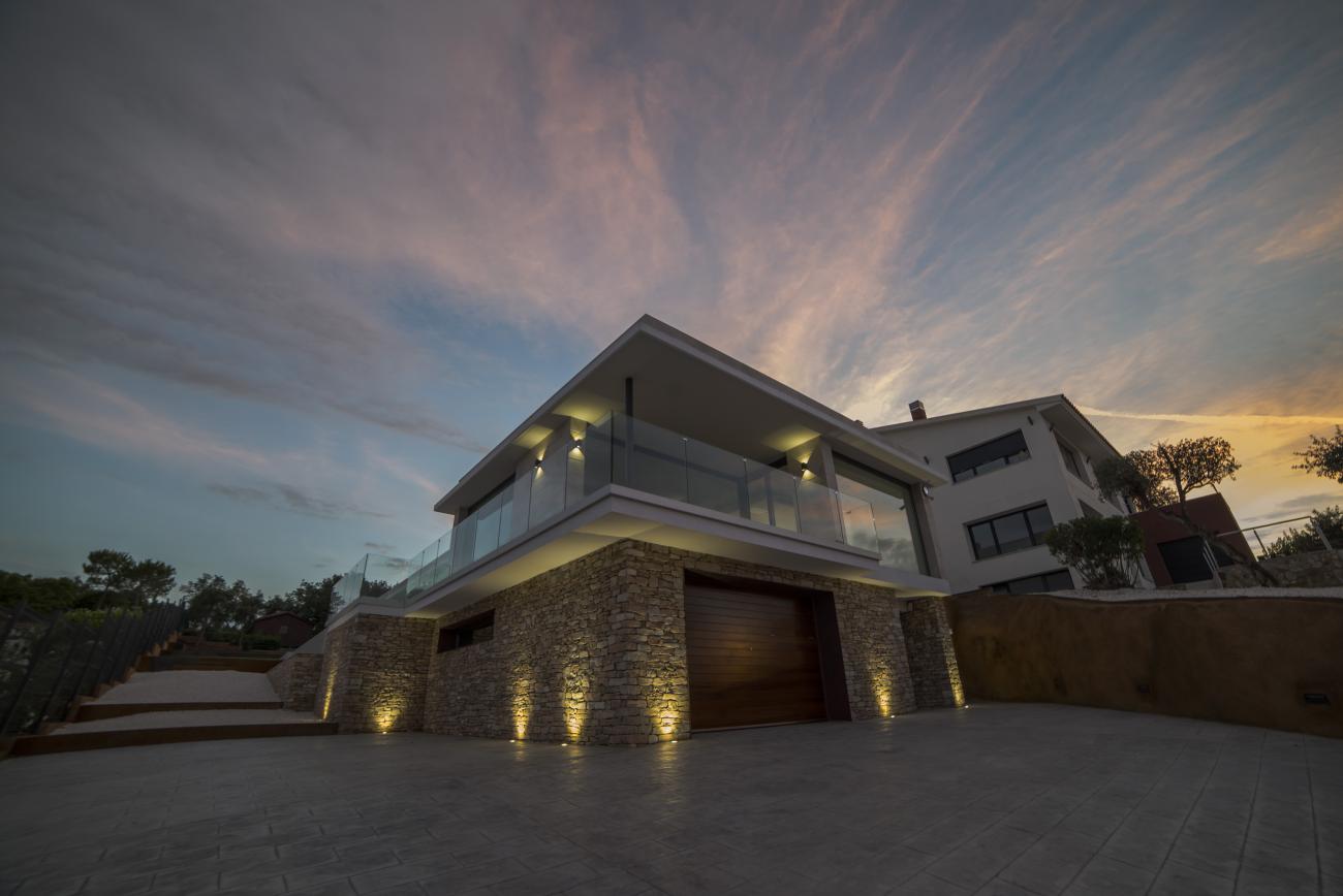 home by sunset - Costa Brava Overlook - Ballard & Mensua Architecture