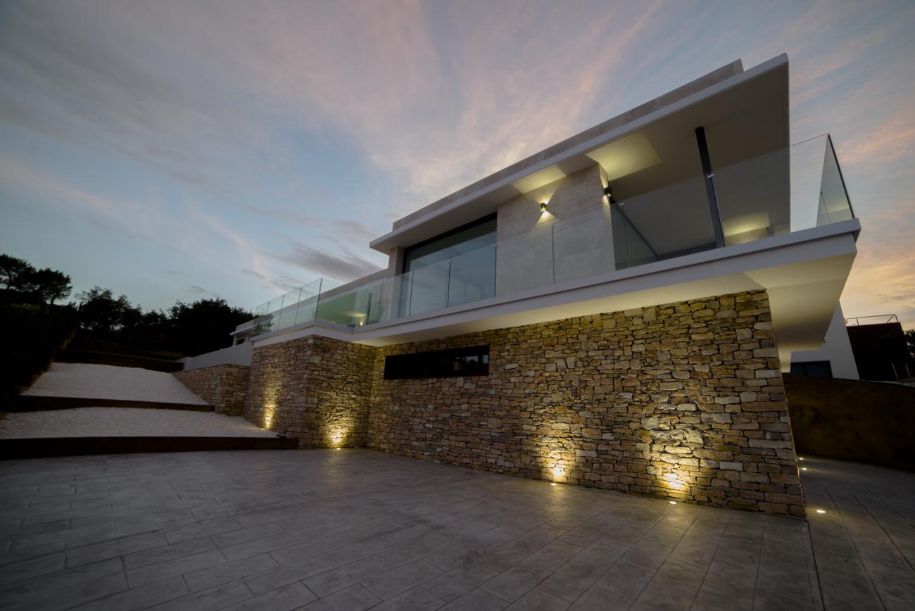 exterior left front view at sunset - Costa Brava Overlook - Ballard & Mensua Architecture