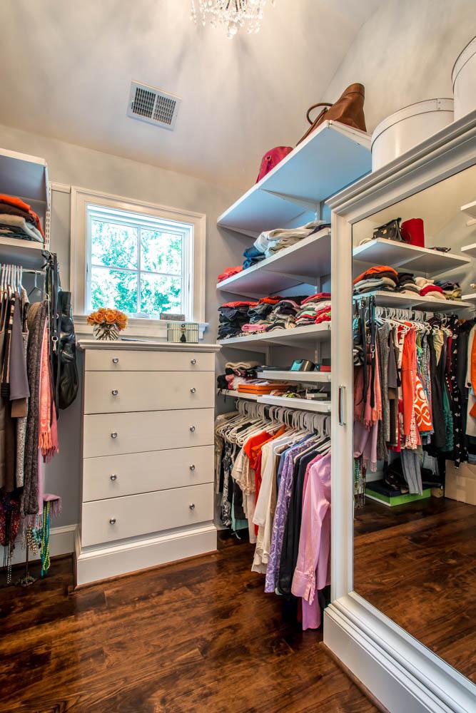 her master closet - McLean waterfront - Graham project