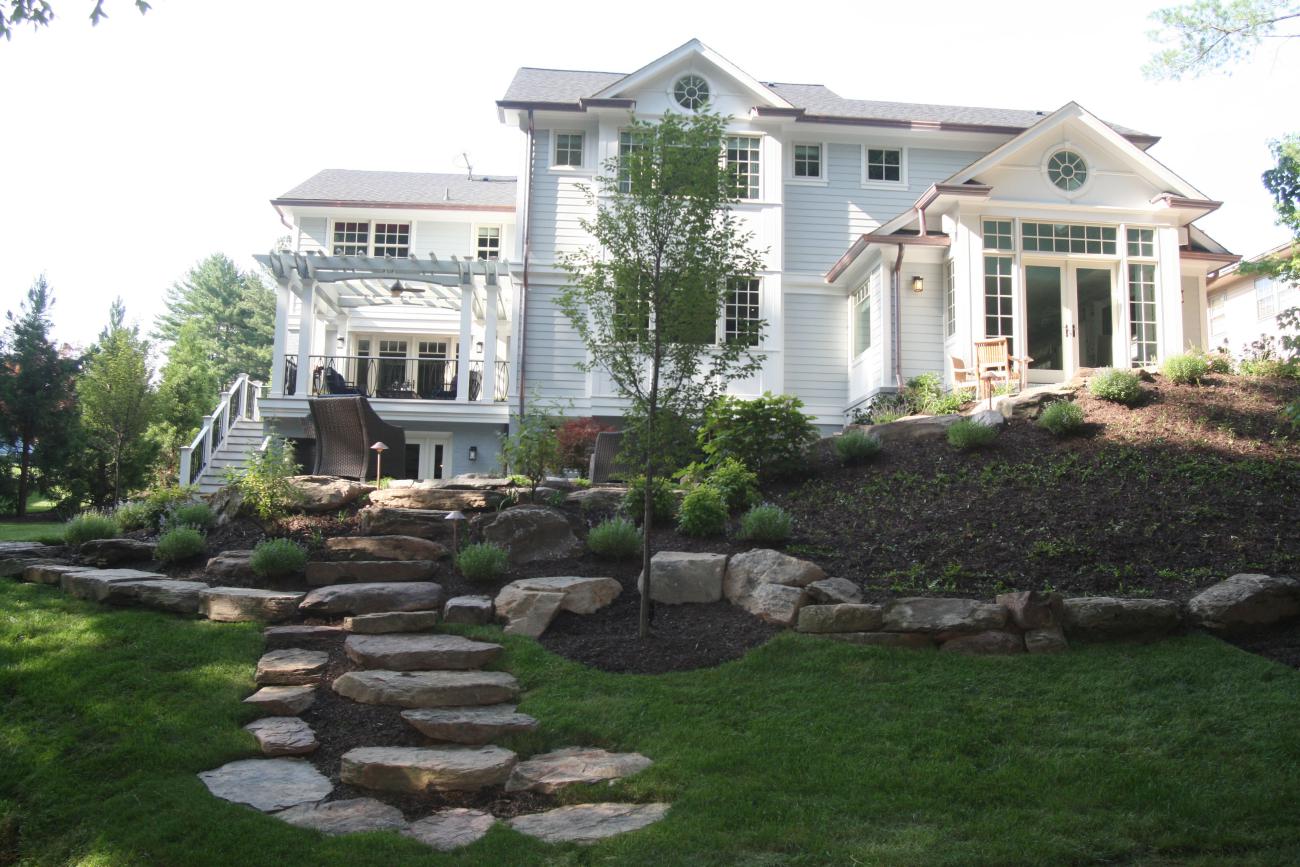 backyard with landscaping detail - McLean waterfront - Graham project