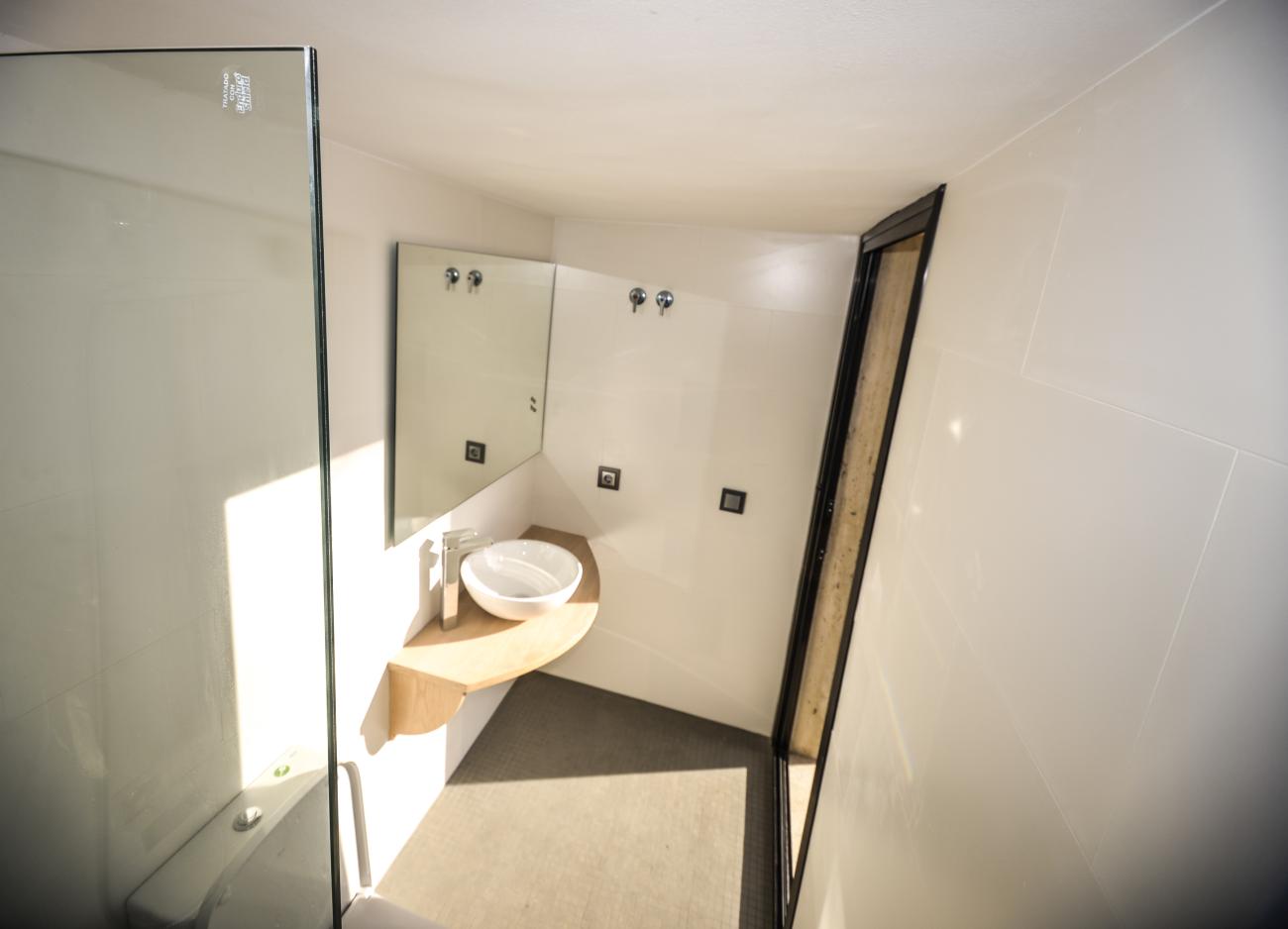 aerial of hall bathroom - Ballard & Mensua