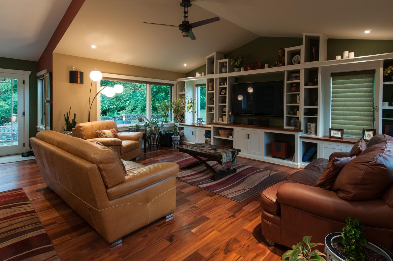 living room towards backyard - Vienna split level renovation - Boswell project