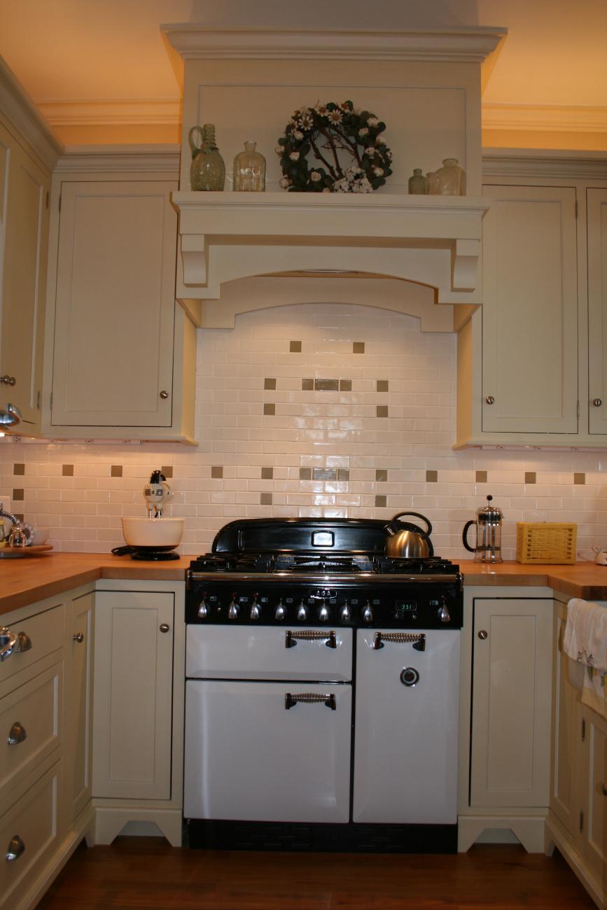 Enrico-Easton - waterfront cottage renovation - kitchen range and hood