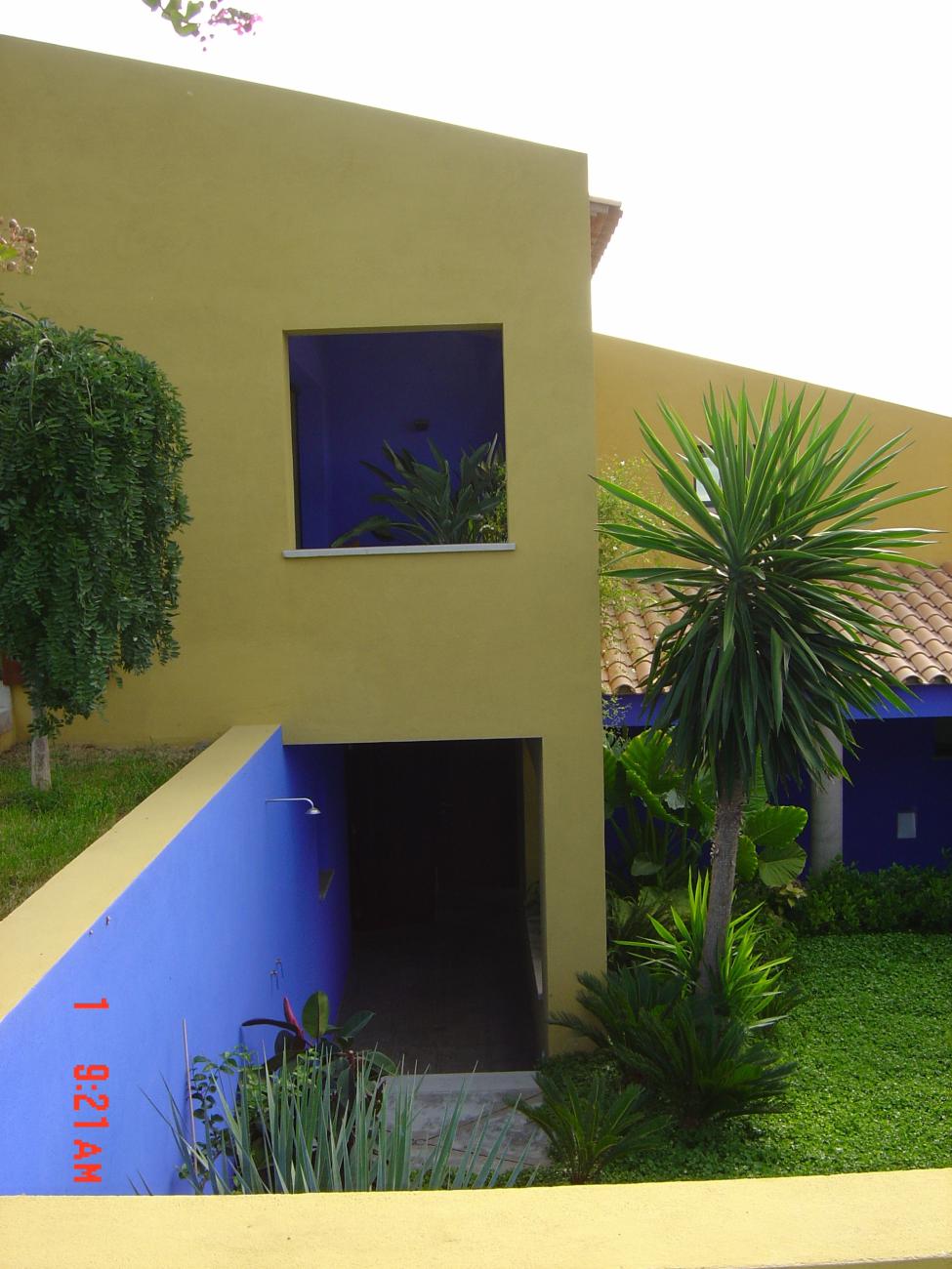 courtyard shower detail - Costa Brava Project - Ballard & Mensua 